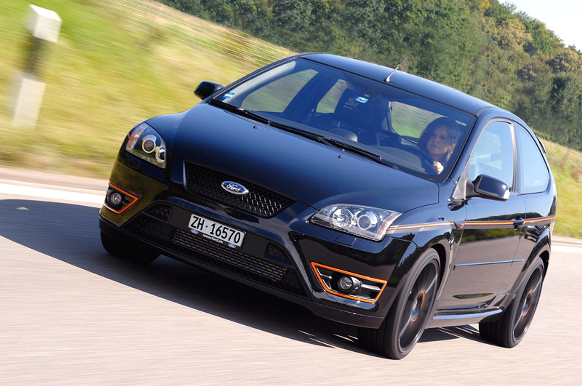 Ford Focus ST Black Edition – czarna mamba