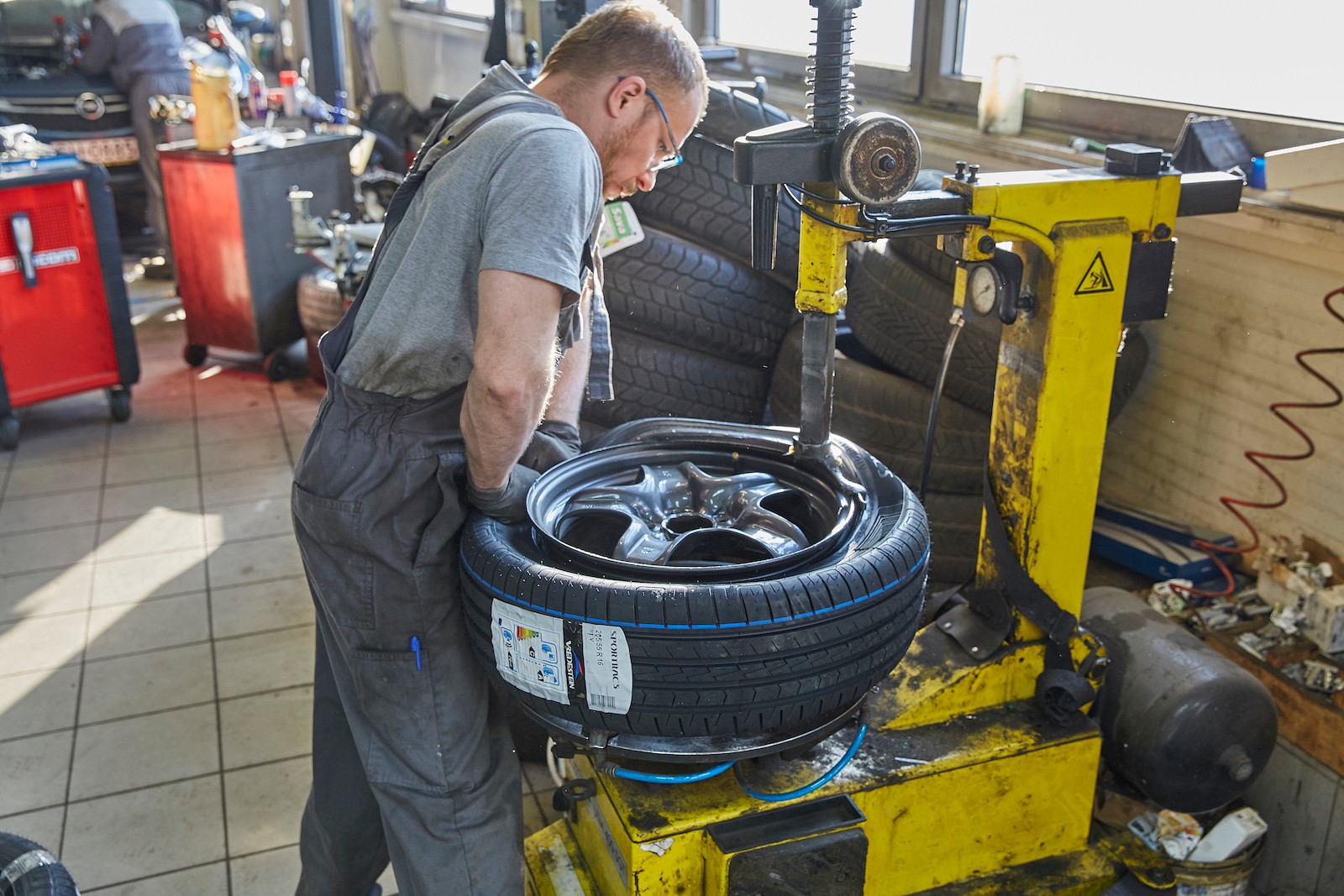 Wymiana opon w serwisie