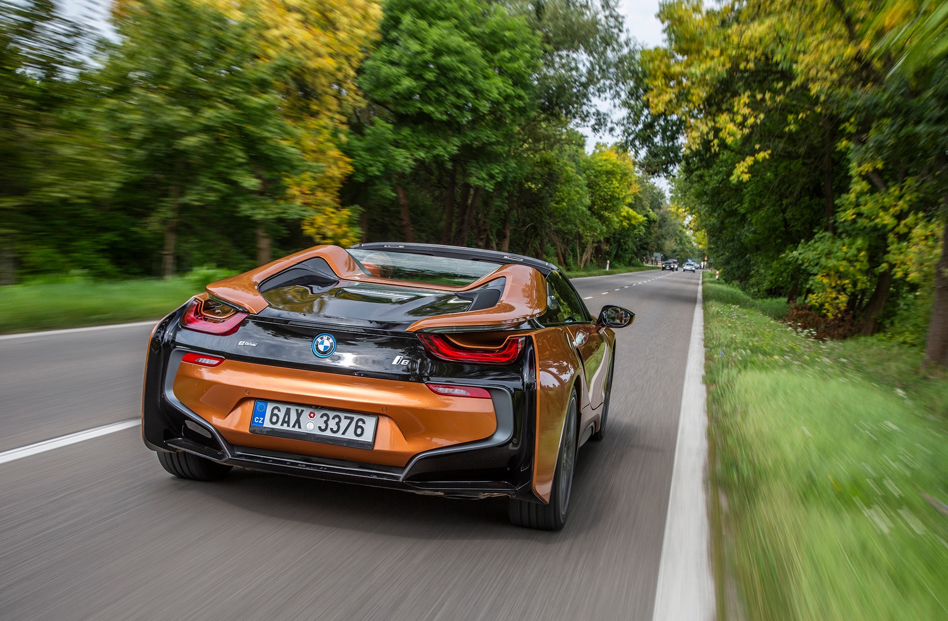 Test BMW i8 Roadster - futurystycznie i luksusowo