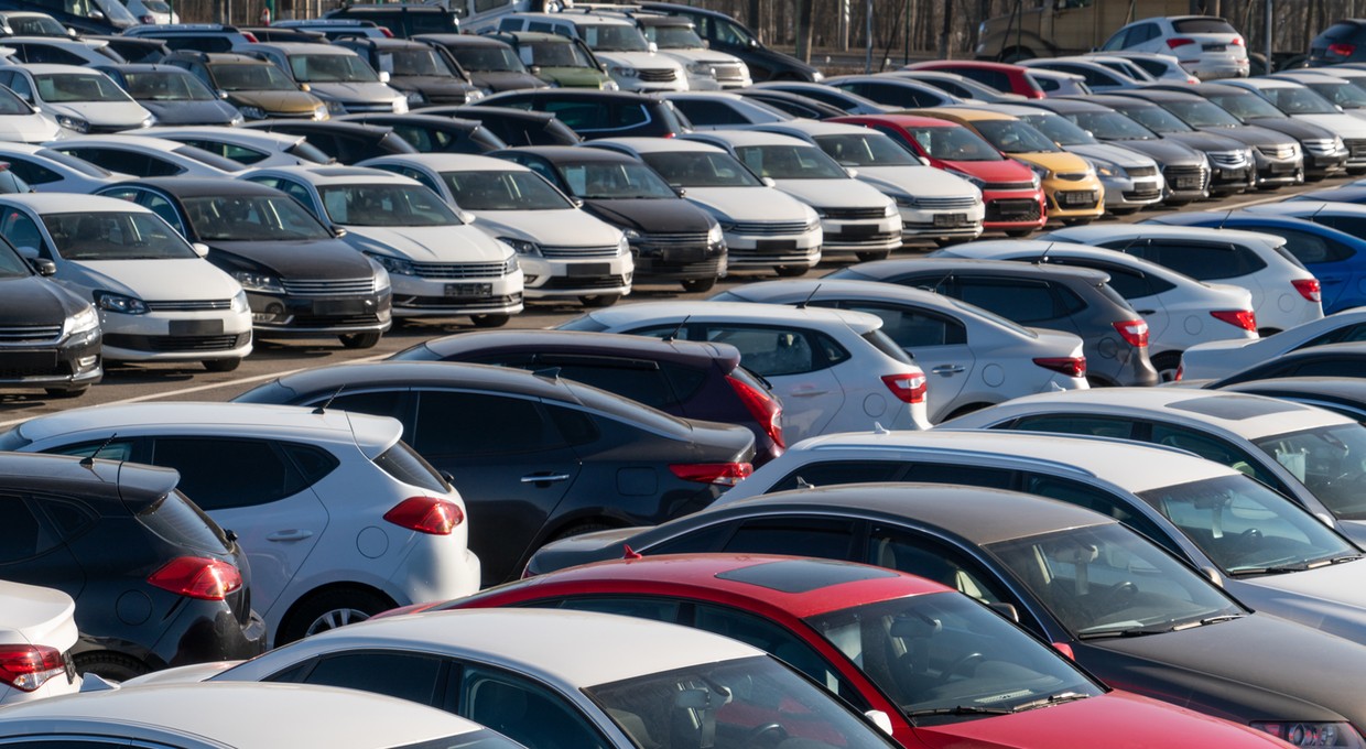 Używane auta drogie jak nigdy dotąd. Przyczyny wzrostu cen to dobra informacja dla kupujących