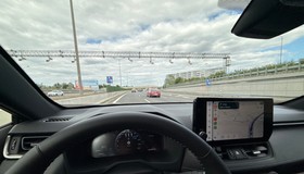 Za znakiem informującym o w końcu odcinkowego pomiaru prędkości wielu kierowców przyspiesza