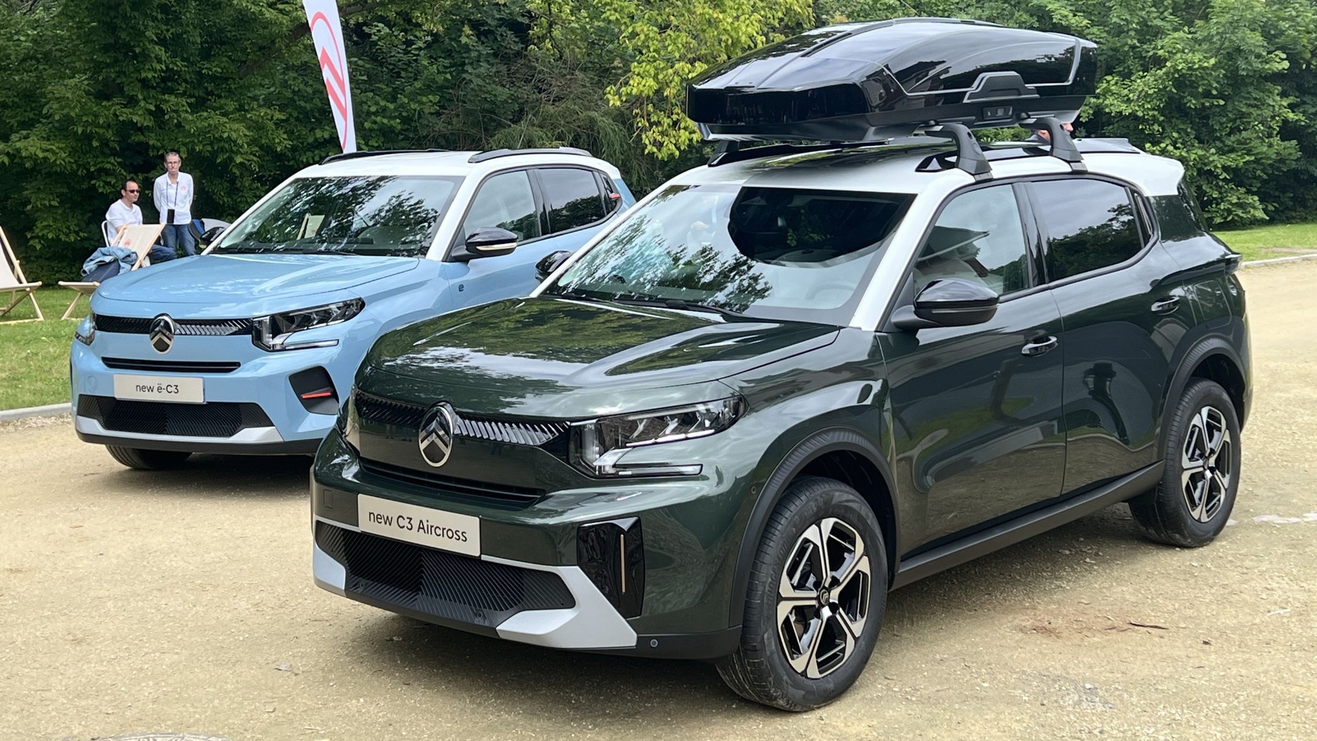 Citroen C3 Aircross (na pierwszym planie; druga europejska generacja; od 2024 r.) i Citroen C3 (z tyłu; czwarta generacja; od 2024 r.)