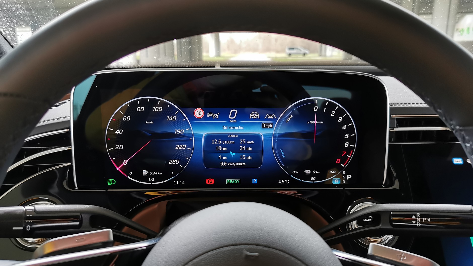 Po wyczerpaniu prądu Mercedes pali, ile musi... zwłaszcza w mieście