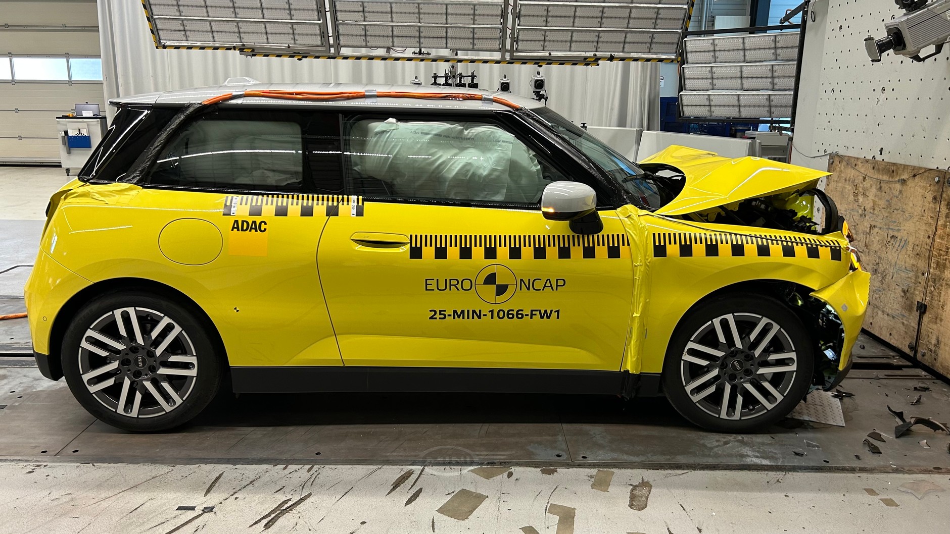 Mini Cooper E. Test zderzeniowy Euro NCAP