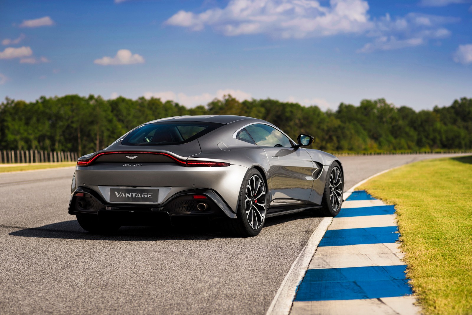 Aston Martin Vantage