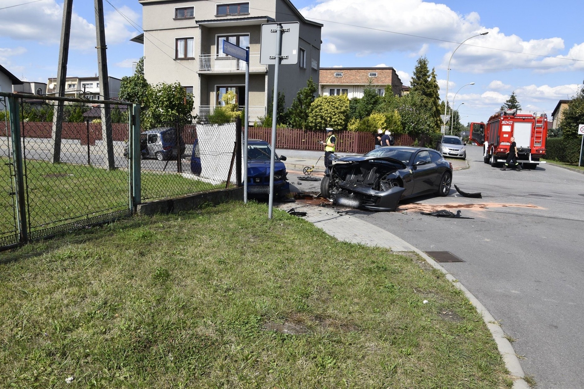 Fiat Seicento, Seat Leon i Ferrari GTC4 Lusso - kosztowna kolizja w Tarnowie