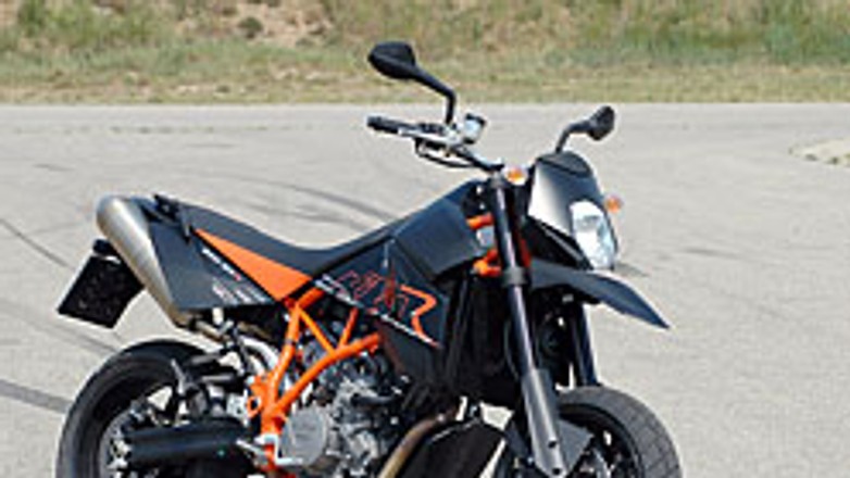 KTM 950 Supermoto R: duży dzikus (test)
