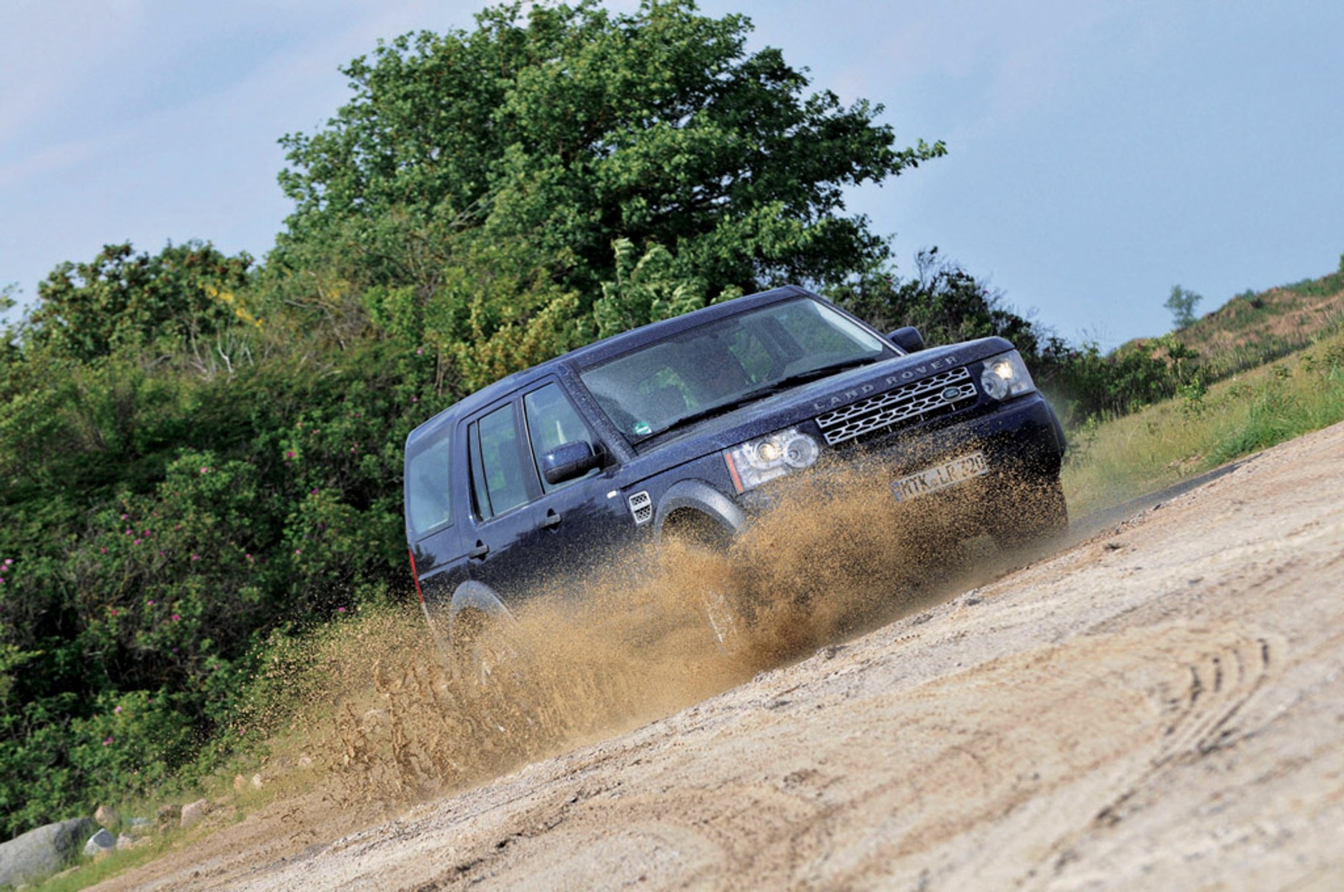 Terenówki dla 7 osób: rodzinna przygoda w terenie