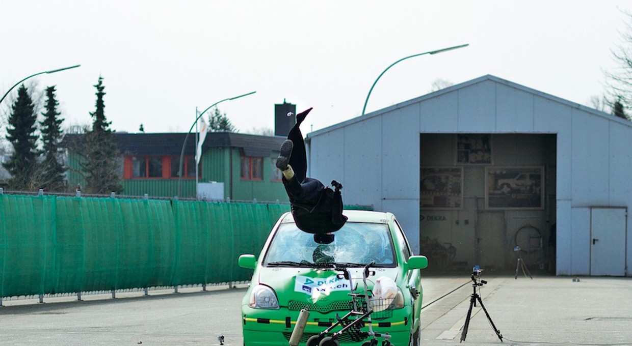 Człowiek jest bez szans! Auto kontra senior z chodzikiem