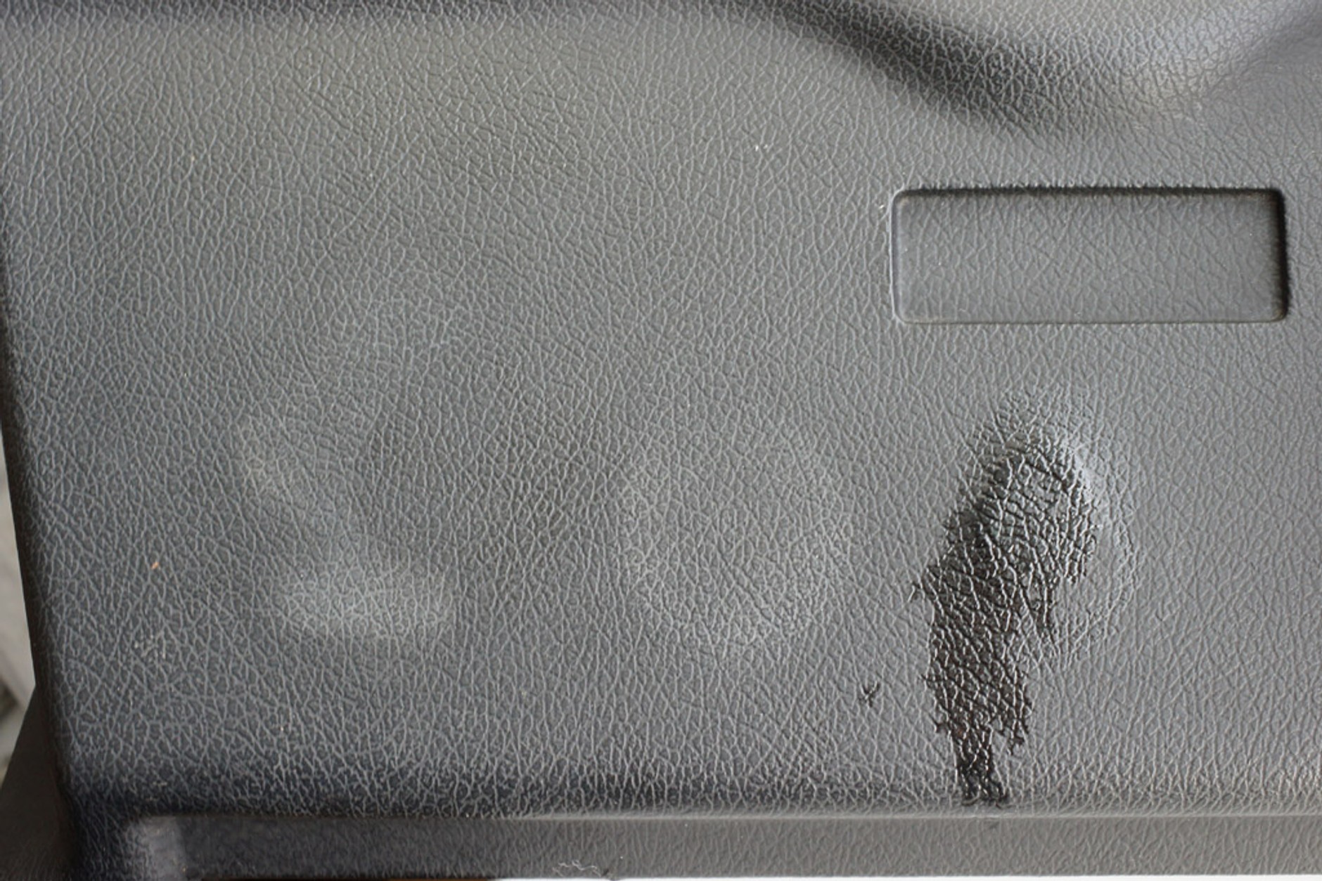 Uwaga, zapachy do auta niszczą kokpity!