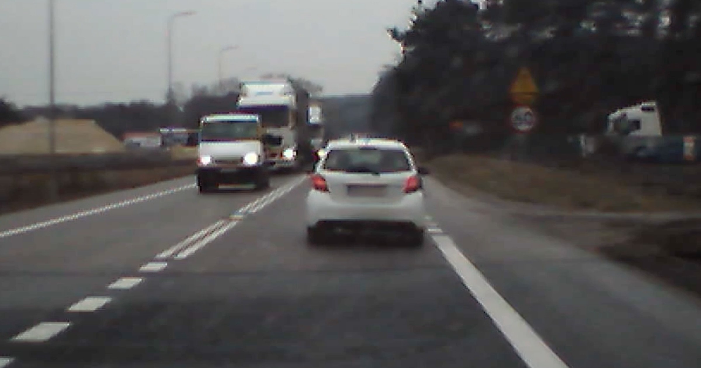 Refleks uratował kierowcę przed zderzeniem z ciężarówką
