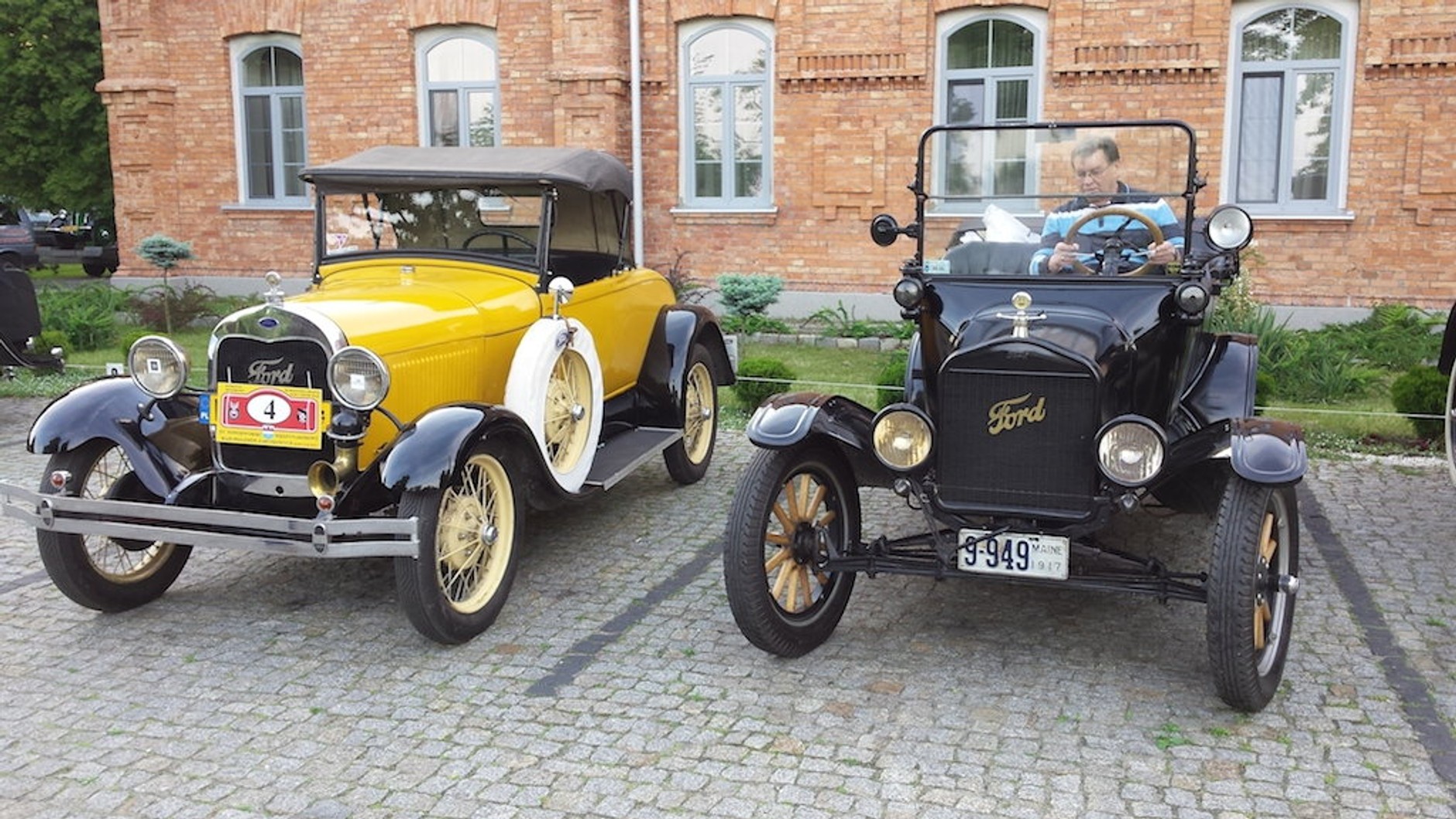 Rajd oldtimerów w Nowym Dworze