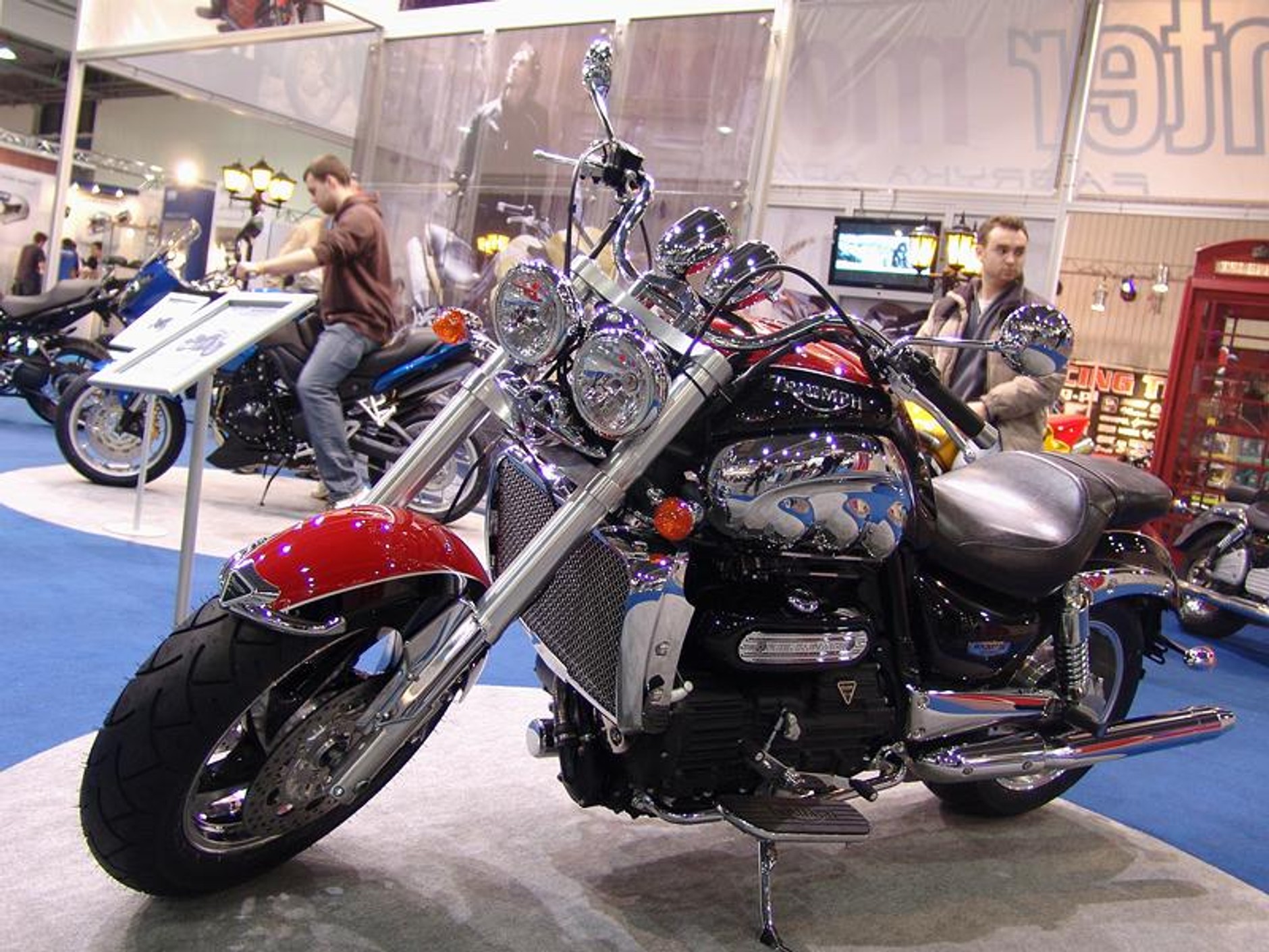 MOTOCYKL-EXPO 2007: cudowne maszyny i piękne dziewczyny (fotogaleria)