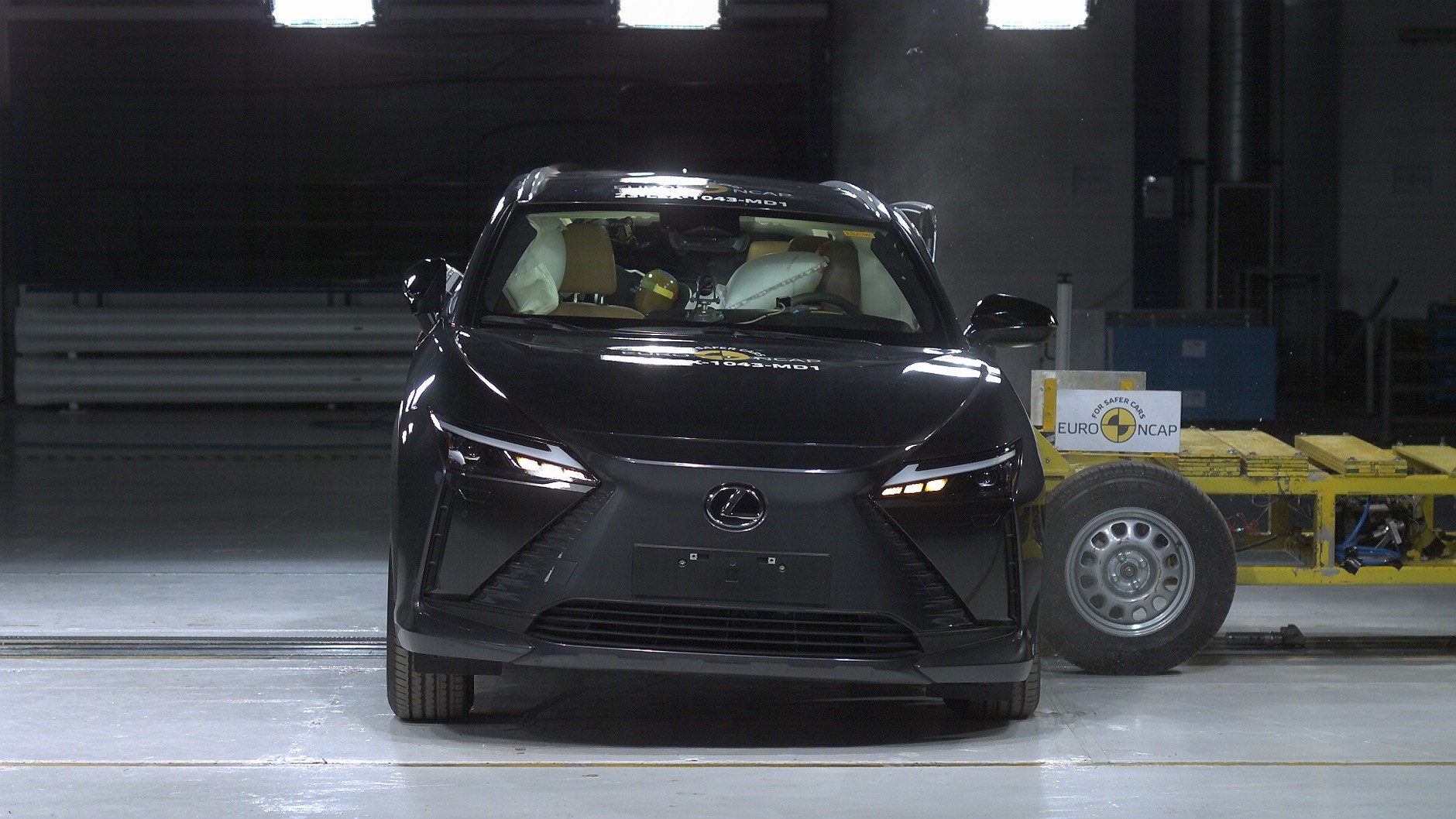 Crash-test: Lexus RZ