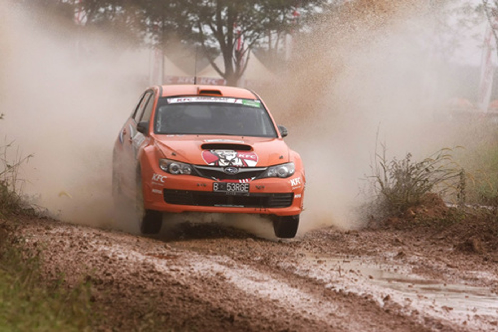 13-latek za kierownicą rajdowego Subaru!