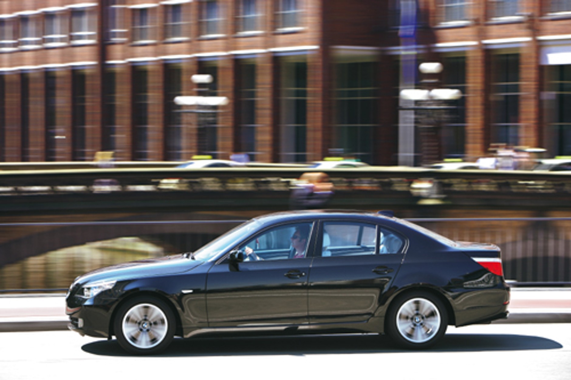 BMW 535d kontra Jaguar XF 3.0 V6 Diesel S: Kto buduje najlepsze sportowe diesle?