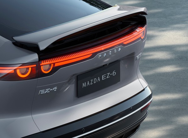 Piękna Mazda EZ-6 może zastąpić  "szóstkę". Trzymam kciuki