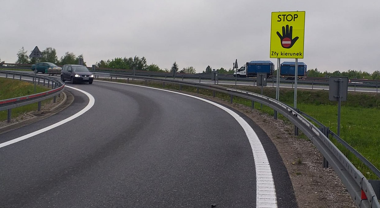 Nowe tablice przy polskich autostradach: jedziesz w złym kierunku!