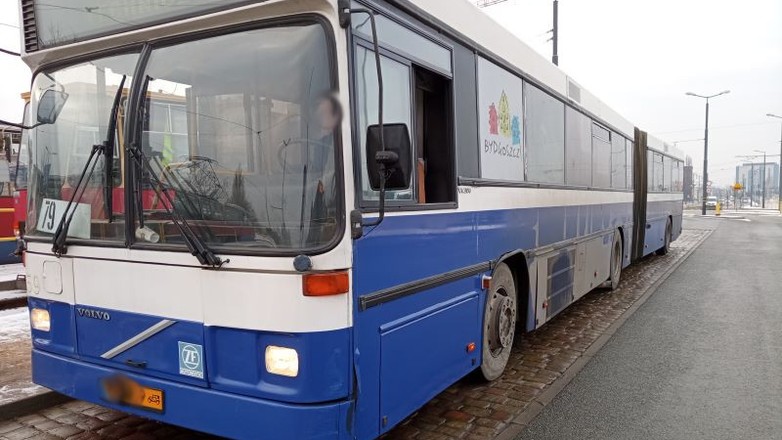 Zabytkowy autobus Volvo w opłakanym stanie