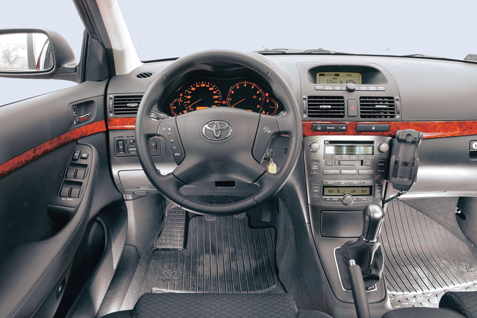 Skoda Superb kontra Toyota Avensis i VW Passat: na dieslach świat się nie kończy!