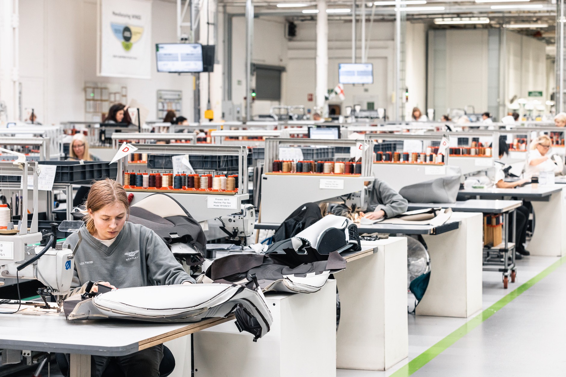 Fabryka Bentleya w Crewe – obróbka skóry, produkcja tapicerki