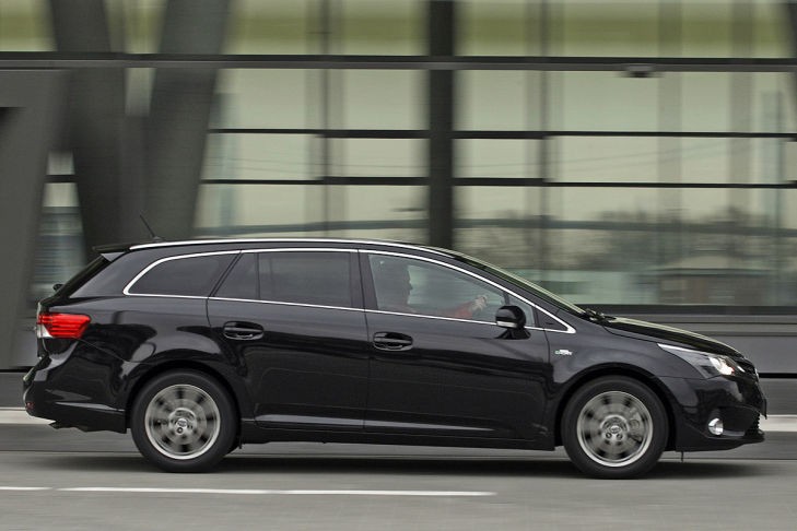 Toyota Avensis Combi 2.0 D-4D Life (124 KM)