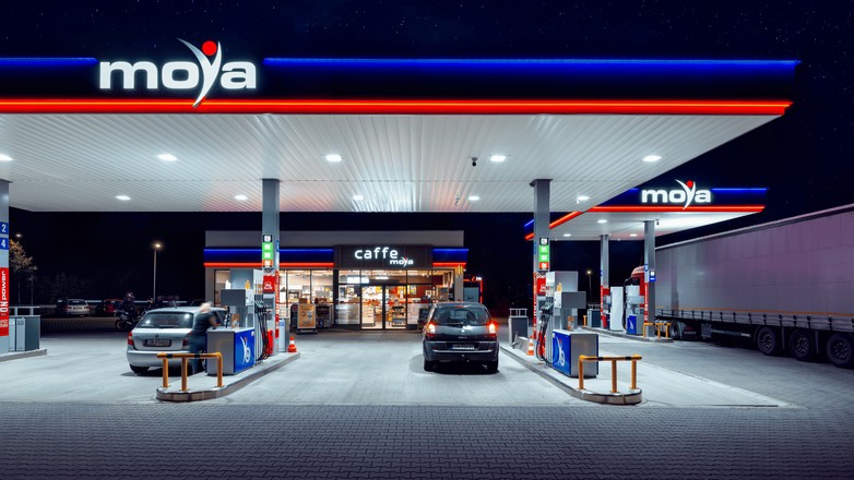 Stacja paliw Moya