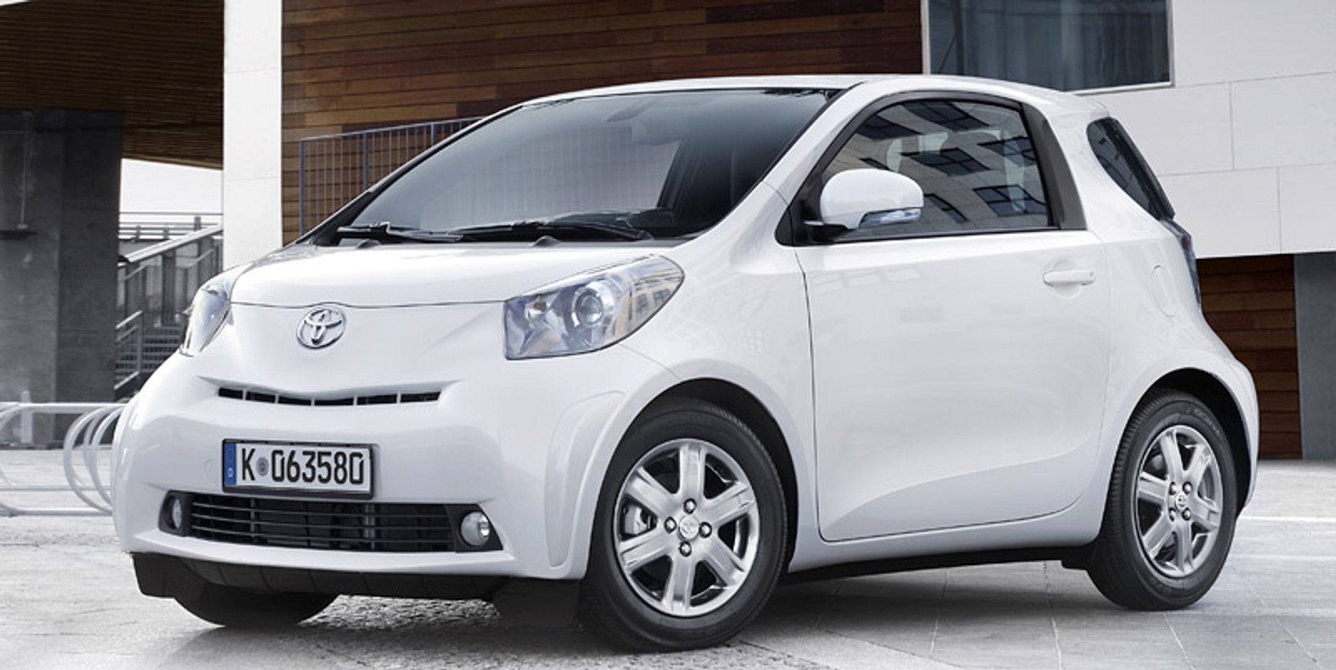 Paryż 2008: Toyota iQ – pierwsze informacje i fotografie wersji seryjnej