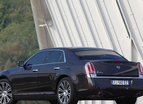 Nowa Lancia Thema debiutuje