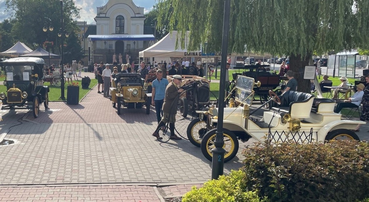To wyjątkowa okazja, by ujrzeć motoryzację sprzed ponad 100 lat. Piknik Belle Epoque na Mazowszu