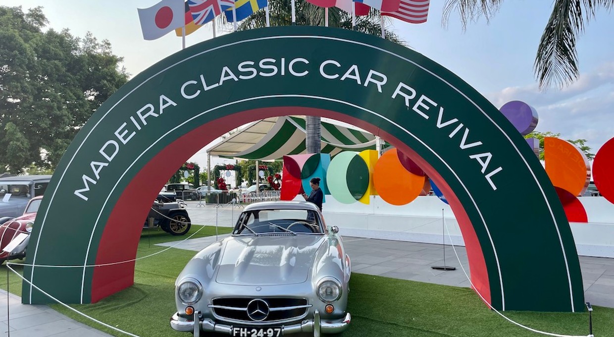 Klasyki na Maderze. Wśród pięciuset zabytkowych aut Lincoln z polską rejestracją