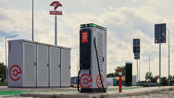 Pierwsza publiczna ładowarka w standardzie w sieci Orlen Charge i zarazem w Polsce