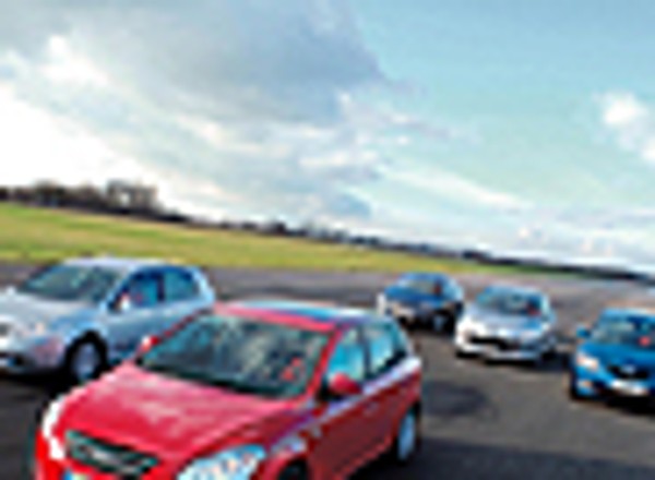 Kia Cee'd, VW Golf, Mazda 3, Opel Astra, Peugeot 307 - Kto przebije "koreańczyka"?