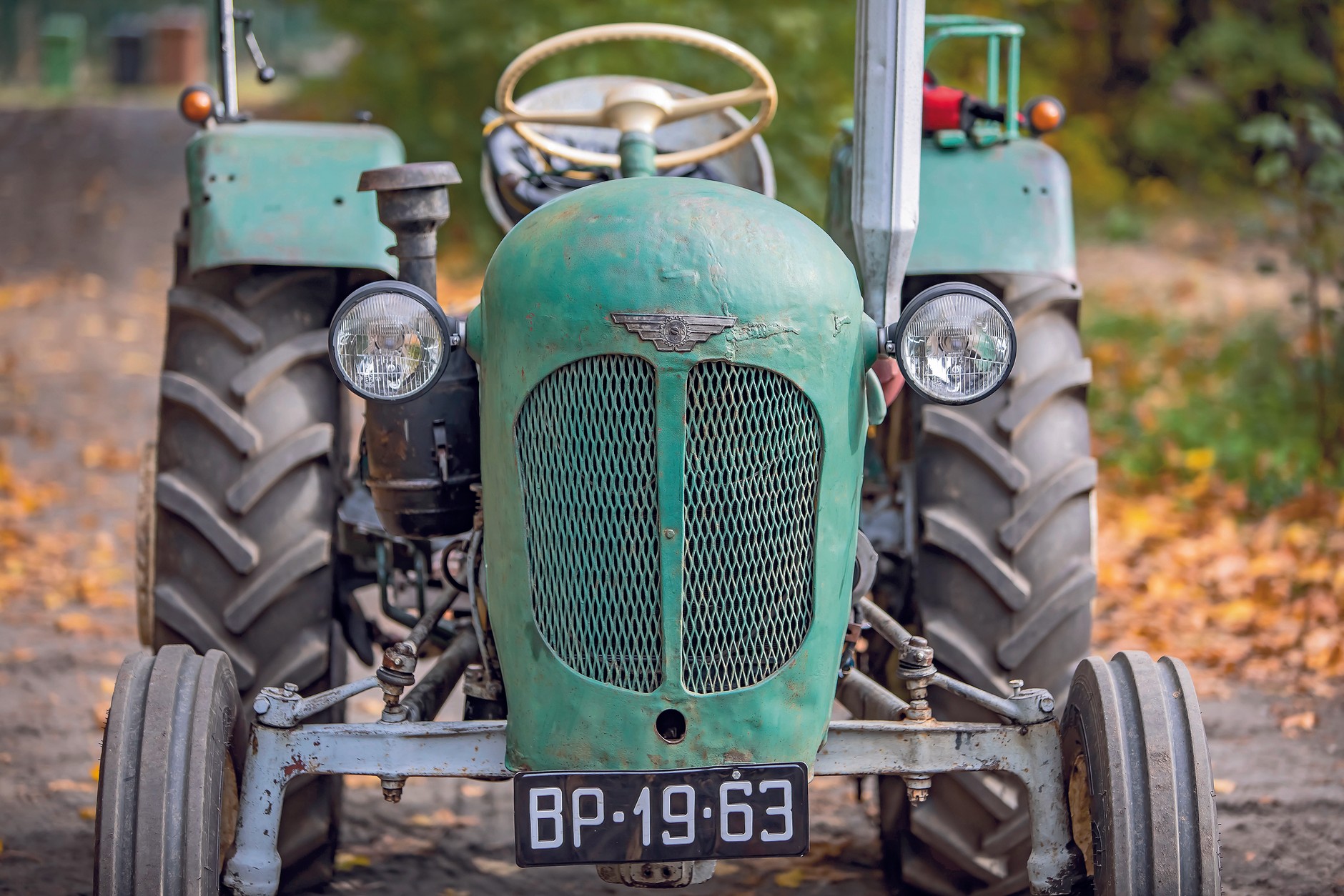 Taka maska to rarytas, większość Ursusów C-325, najpóźniej w latach 90. dostała blachy od nowszego modelu C-330.