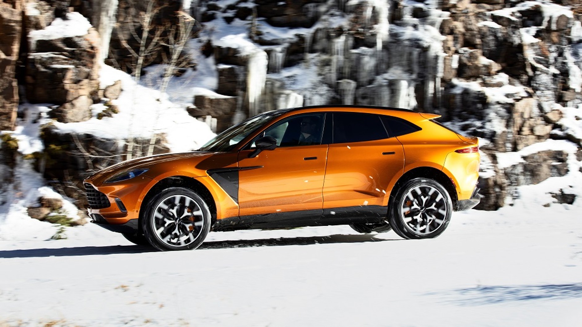 "Golden Saffron" z palety Astona Martina