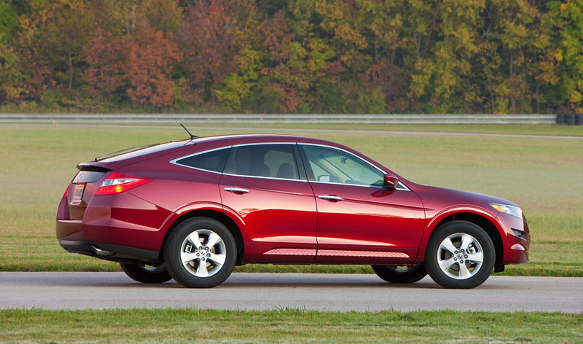 Honda Accord Crosstour: kolejny mikst liftbacka, coupé i SUV-a