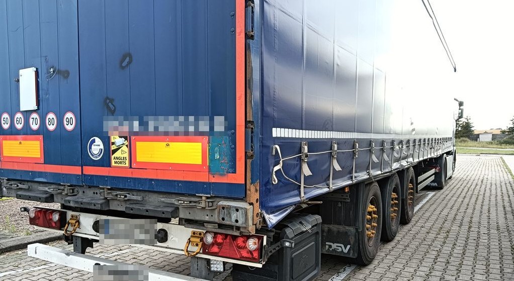 Inspektorzy ITD zatrzymali do kontroli ciężarówkę z naczepą. Kierowca dalej już nie pojechał