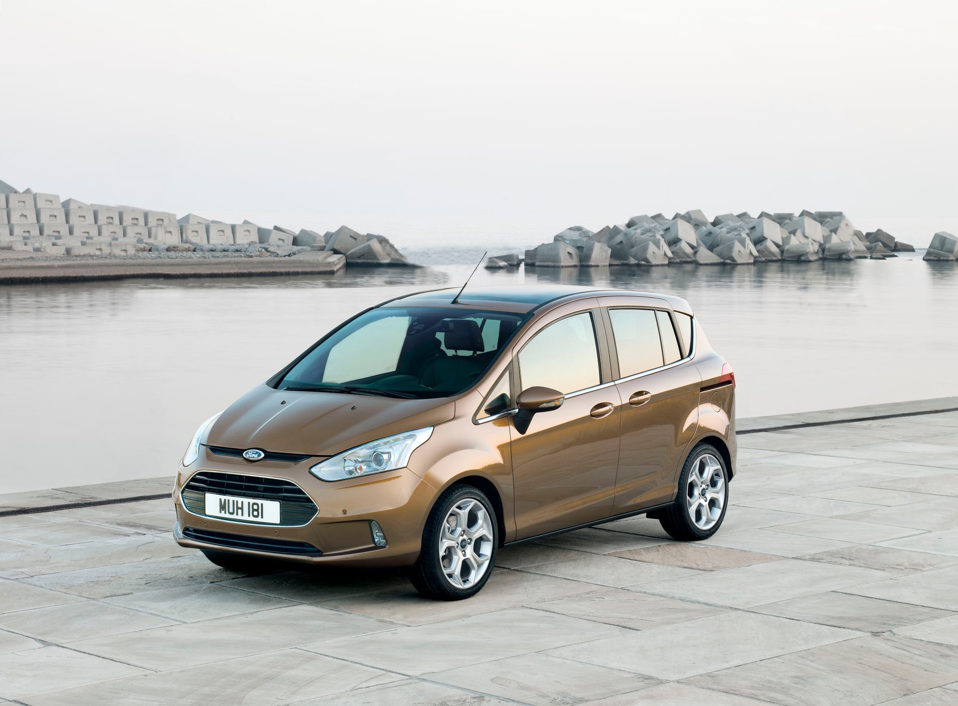 Ford B-Max: nowy, praktyczny mieszczuch
