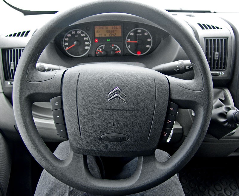 Citroën Jumper 2,2 HDi 120 Kombi: mały autobus i ciężarówka