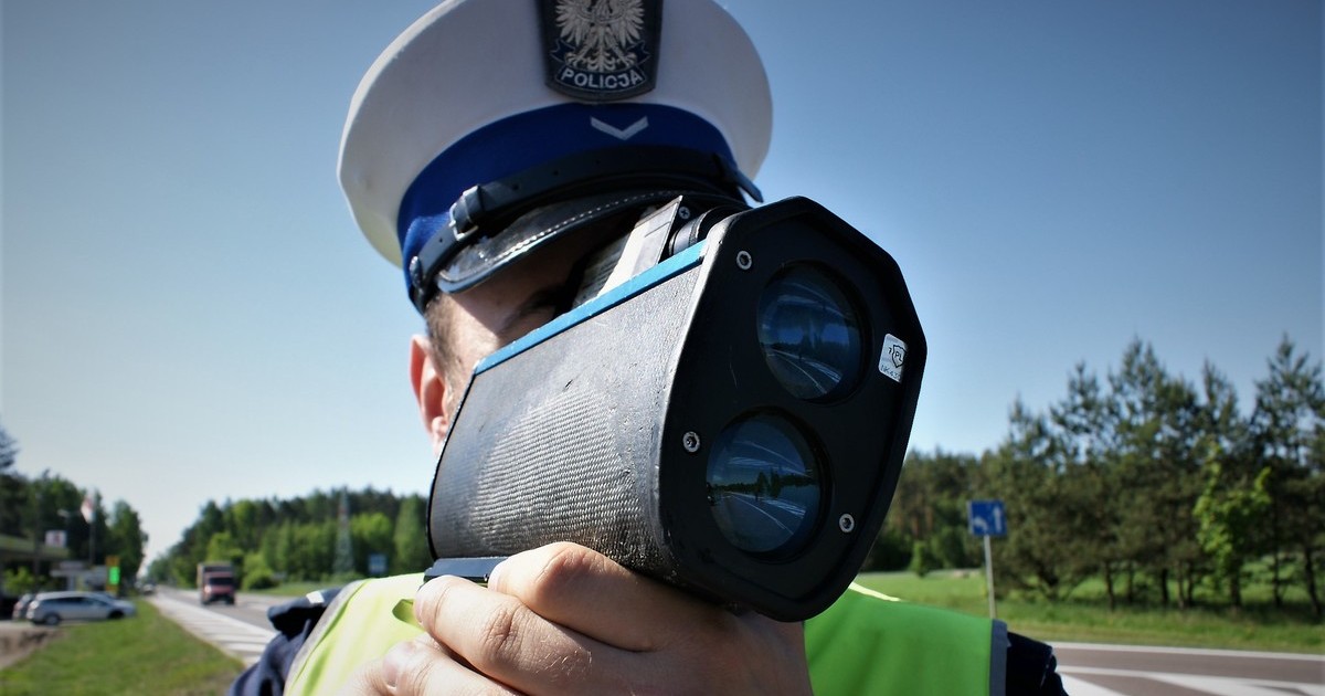 Obraz pochodzący z serwisu https://augustow.policja.gov.pl/po5/aktualnosci/95555,Jechal-za-szybko-stracil-prawo-jazdy.html