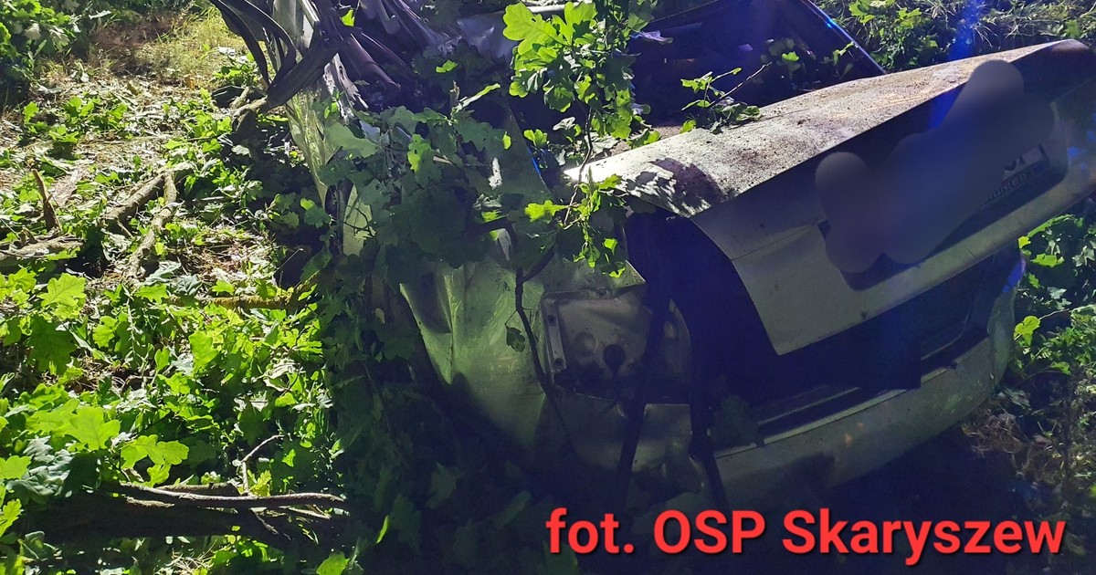 Wypadek w Skaryszewie pod Radomiem. Auto skasowane