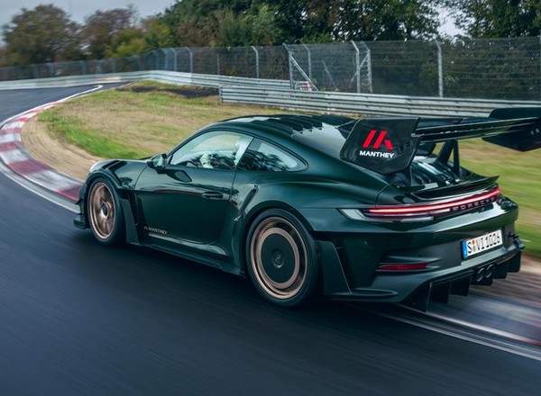 Porsche 911 GT3 RS Manthey to wyścigówka ostateczna. Pakiet aero działa piorunująco