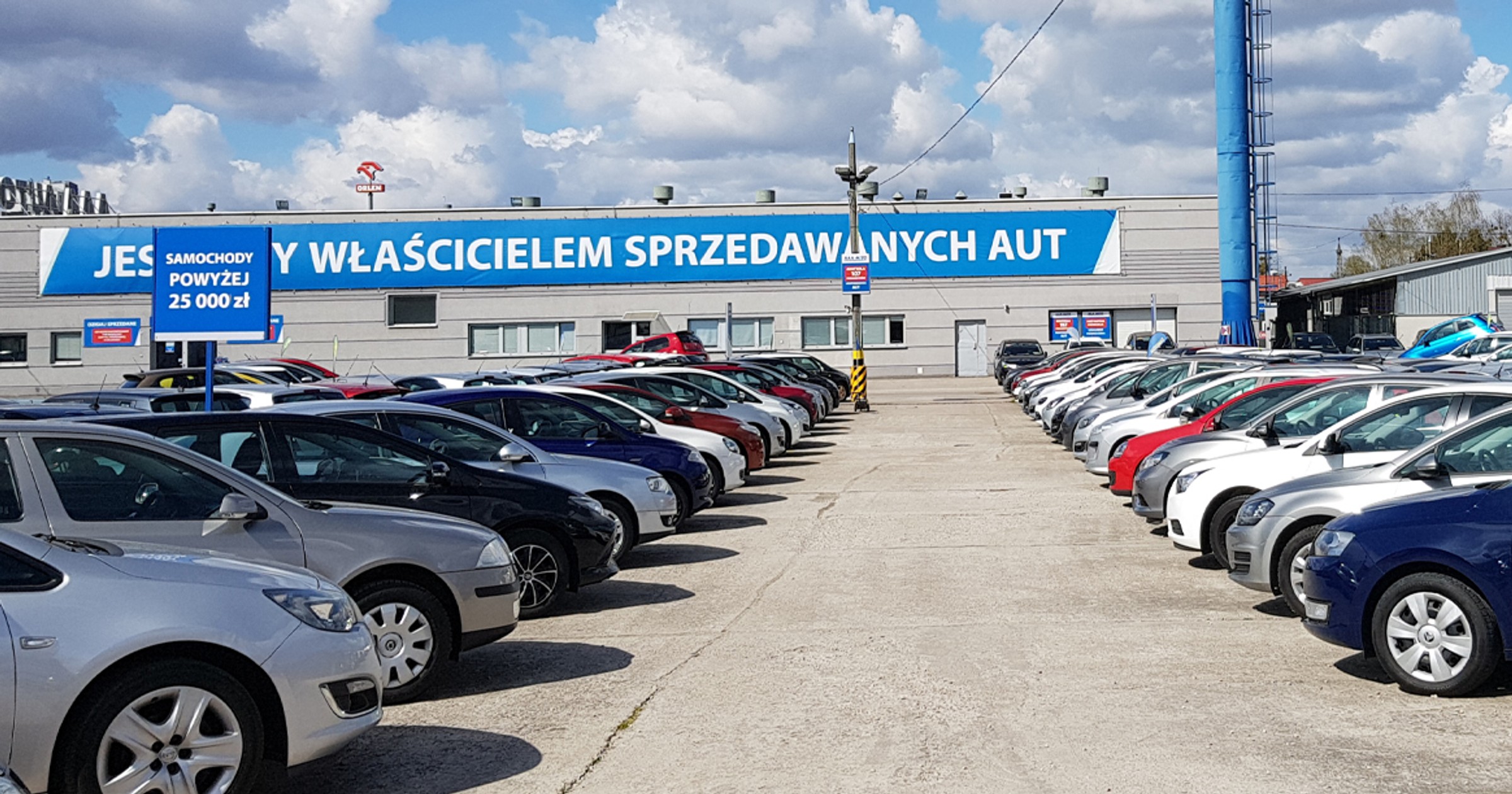 Większość komisów pracuje, ale ruch jest niewielki – można liczyć na lepsze warunki do negocjacji ceny.