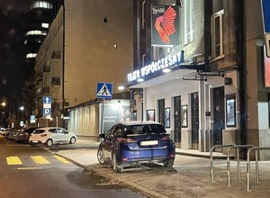 Podczas parkowania pamiętaj o zasadzie 10 kroków. Uratuje przed mandatem