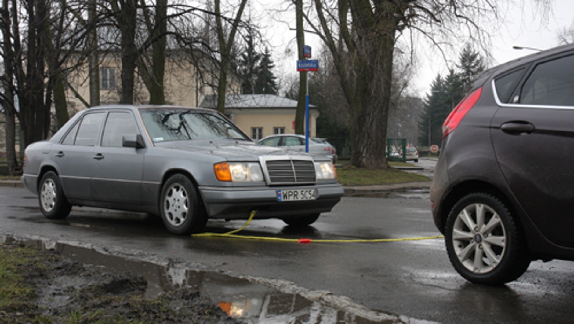 Jak holować auto? Czyli jazda na cudzym silniku