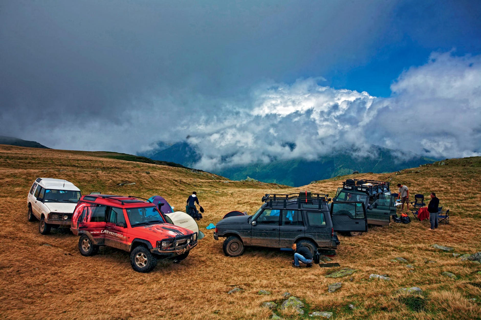 Zwiedzanie od jaskiń po szczyty