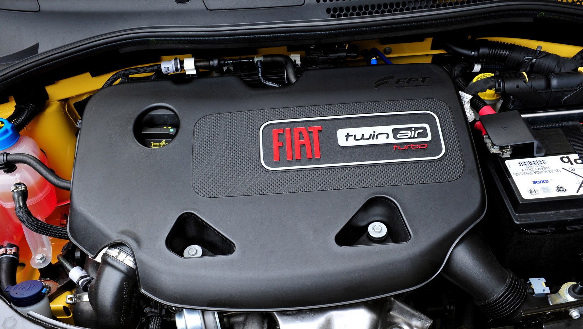 0,9 TwinAir Turbo jest mocny i świetnie pasuje do tak małego auta, jak Fiat 500. Niestety, trzeba uważać, bowiem dużo aut ma problemy z systemem MultiAir