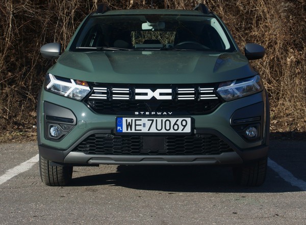Dacia Sandero Stepway 1.0 TCe. Ma 110 KM i pokemona na grillu. I czego chcieć więcej?