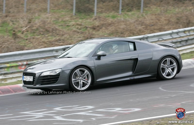 Zdjęcia szpiegowskie: nowe Audi RS8 spłonęło na Nürburgringu