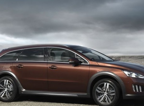 Peugeot 508 RXH blisko premiery